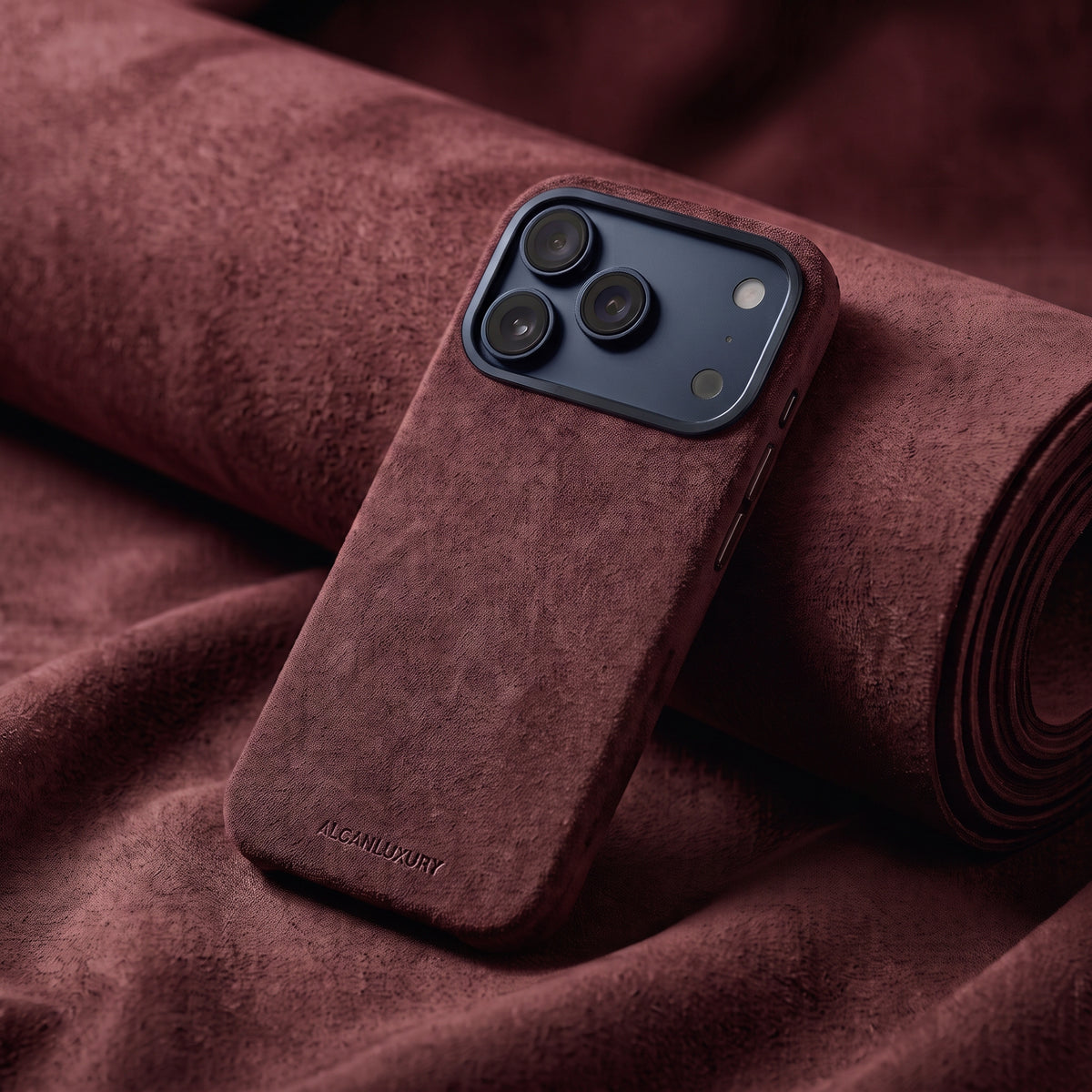 iPhone 17 Pro Max – Alcantara-Hülle – Weinrot
