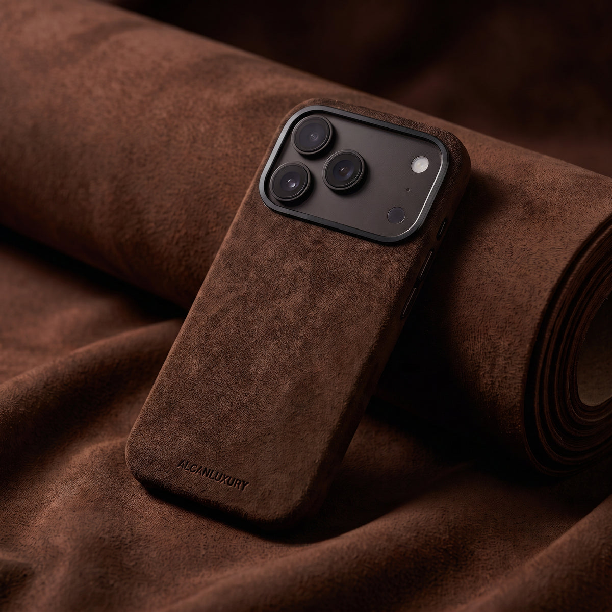 iPhone 17 Pro Max – Alcantara-Hülle – Schokoladenbraun