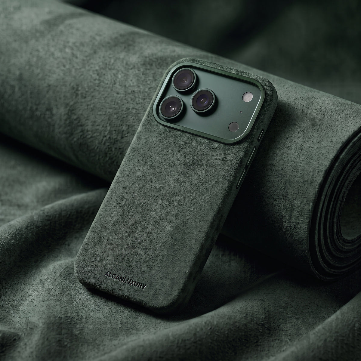 iPhone 17 Pro Max – Alcantara-Hülle – Mitternachtsgrün